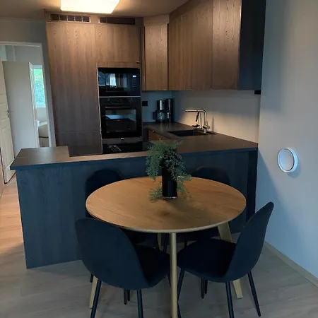 Newly Renovated 4br - Free Parking - *